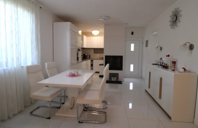 Exclusive in our agency!!! Apartment on the 1st floor, 1000m from the sea