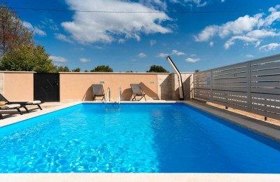 Terraced house with swimming pool - around Poreč