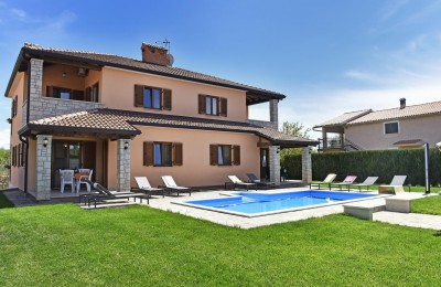 Istra,Poreč -Samostojeća kuća sa četiri stambene jedinice , okućnica sa bazenom