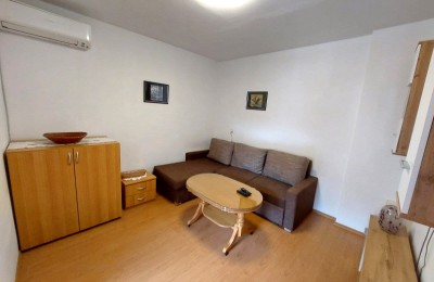 Apartment on the 2nd floor, 200m from the sea - Červar Porat