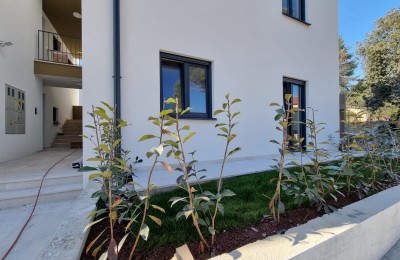 Apartment on the ground floor with a garden - Poreč!