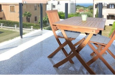 Apartment 800m from the sea in Porec on the first floor-new building