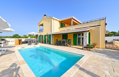 Wunderschön eingerichtete Villa mit Pool, 3 km vom Meer entfernt