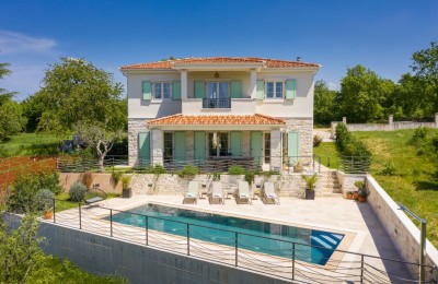 Luxury villa with swimming pool in a beautiful location