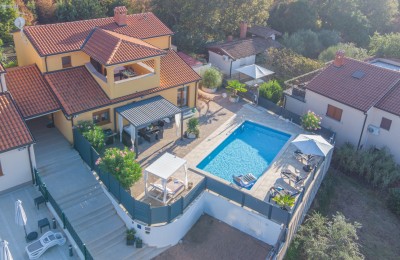 Ekskluzivno! Istra,Poreč- Kuća sa bazenom i otvorenim pogledom te dodatnim apartmanom!
