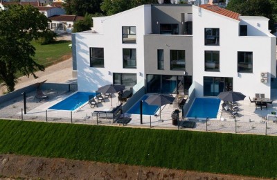Moderna družinska hiša na odlični lokaciji - le 400 m od morja
