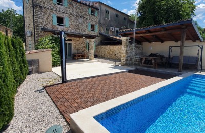 Steinhaus mit Pool + Wohnung, Blick an  Motovun