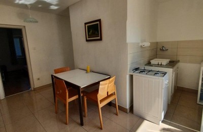 Oportunity ! Flat groundfloor with garden , 1 km from the sea !!