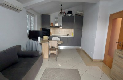 OPPORTUNITY!! Large apartment of 101.26m2 divided into 2 smaller apartments and a yard!! 2 km from the sea