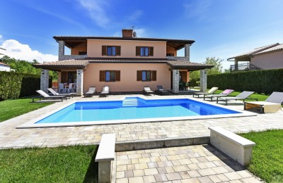 Istrien, Poreč – Freistehendes Haus mit vier Wohneinheiten, Garten mit Swimmingpool