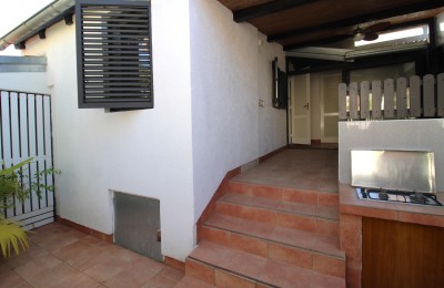 Istra,Červar-Porat - Atraktivna kuća-prizemnica sa 2 spavaće sobe , 200 m od mora!!