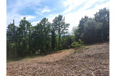 GROŽNJAN - BAUGRUNDSTÜCK MIT WUNDERSCHÖNEM MEERBLICK