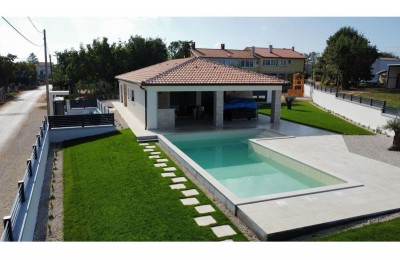 Nova villa sa bazenom , kompletno namještena i opremljena-spremna za useljenje