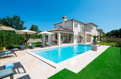 LUXURY VILLA WITH POOL AND SPORTS ZONE