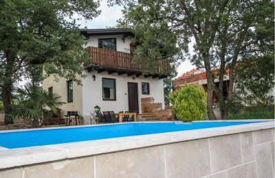 Hous with pool ,2 km from the sea, BEAUTIFULL PLOT !!!