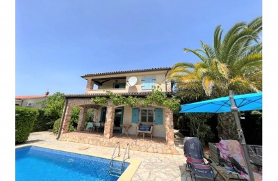 Beautiful stone house with a pool 1 km from the sea!