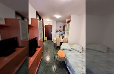 Istra,Červar-Porat - Stan u prizemlju sa dvorištem ,200m od mora!!