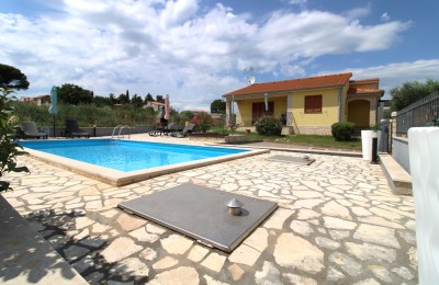 House with swimming pool - near Poreč