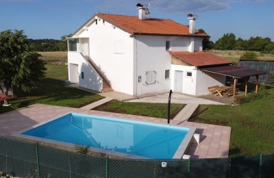House with two duplexes, nice garden with swimming pool, very quiet position