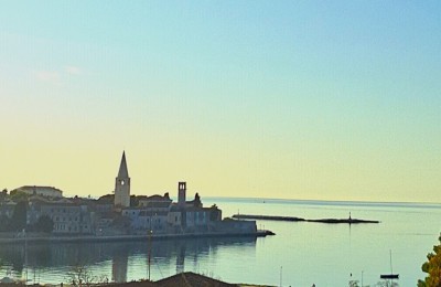 Stan u Poreču  s panoramskim pogledom na grad i more