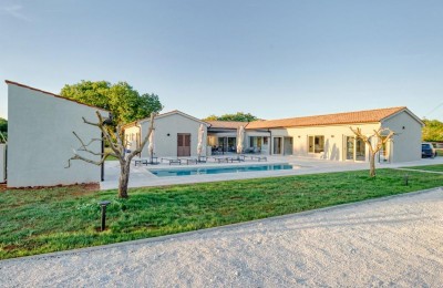 Luxurious, quality new villa with pool near the sea