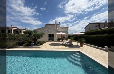 Poreč okolica , 2km do mora - Mediteranska, samostojeća villa sa bazenom