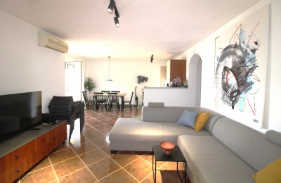 Suburb of Poreč, Beautiful comfortable apartment 92m2 on the 1st floor