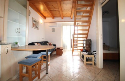Wohnung mit 3 Schlafzimmern und zwei Bädern in Červar Porat, 150 m vom Meer entfernt