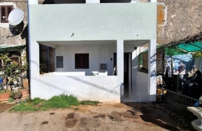 Istra , Poreč okolica 8km renovirana kamena kuća sa dvorištem