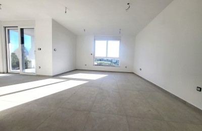 Apartment on the 1st floor with a sea view, 950m from the sea