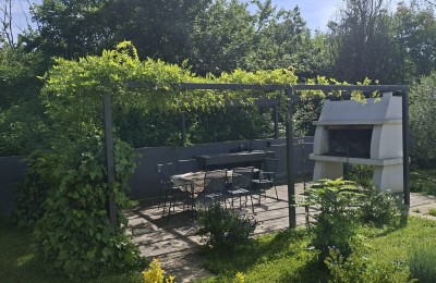 Istria, Parenzo 5 km - Casa unifamiliare, ultima di una fila con un bellissimo giardino + appartamento annesso