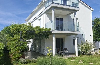 Istra,Poreč 5km - Obiteljska kuća zadnja u nizu sa lijepim dvorištem + dodatni app