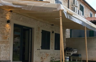 Exklusiv! Istrien, Tar-Vabriga – Steinhaus mit 3 Schlafzimmern, unweit vom Meer, ca. 950 m²