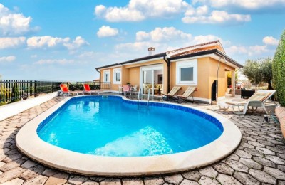 Gelegenheit Haus mit Pool und Panoramablick zu verkaufen Poreč
