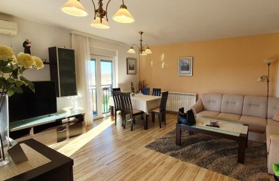 FIRST FLOOR FLAT- TWO BEDROOMS-TWO BATHROOMS-CENTRAL HEATING