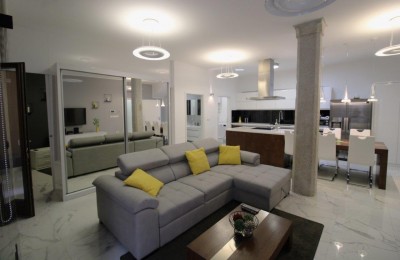 Luxury house in the center of Poreč with 3 apartments spread over 3 floors