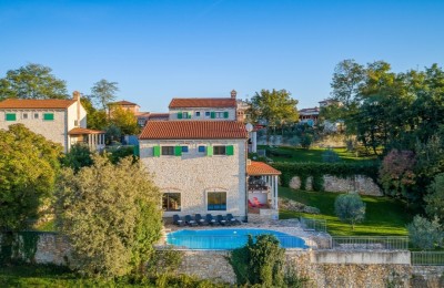 Beautiful, authentic stone villa with pool, on the outskirts of the village, sea view !!