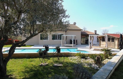 Prekrasna lokacija u okolici Poreča , obiteljska kuća – 160 m², parcela 2000 m², bazen i garaža