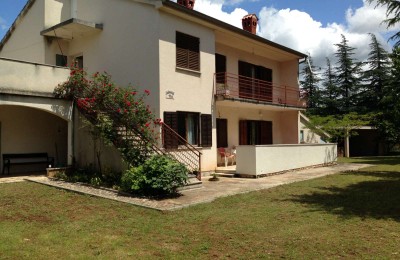 Istra,Poreč 5km, Obiteljska kuca sa 2 stana na prekrasnoj poziciji u blizini mora !