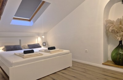 Poreč,centar / TOP lokacija – prekrasan kompletno renoviran stan!
