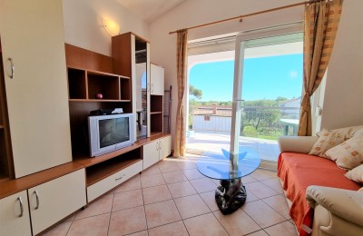Cozy two-bedroom apartment within walking distance of the beach