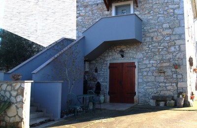 Renovirana i lijepo uređena kamena kuća - okolica Poreč