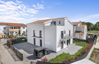 Istra, Poreč – moderna novogradnja,  dvojna kuća u blizini centra Poreča!!