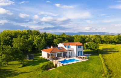 Villa with a pool in a quiet privat location
