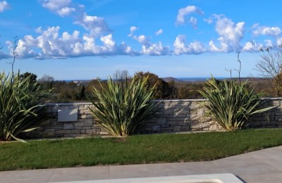 Ekskluzivno! Samostojeća villa   koja objedinjuje kvalitetu, funkcionalnost i lokaciju s otvorenim pogledom na more