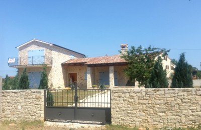 Istria, Poreč - Beautiful detached house with two apartments and a large, beautiful plot of land