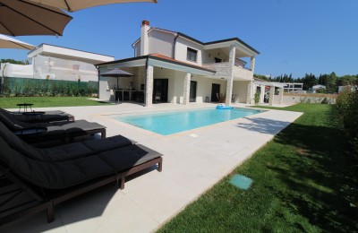 Luxusvilla mit Pool, 2 km vom Meer entfernt - Poreč