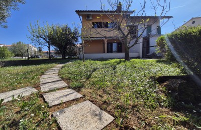 Dvojna obiteljska kuća 2km od mora - predgrađe Poreča