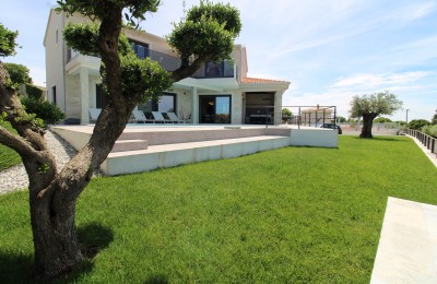 Istra,Sveti Lovreč - Nova, luksuzna vila s otvorenim pogledom na more  istarski krajolik !!