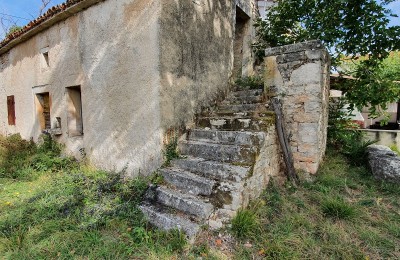 Casa in pietra da ristrutturare vicino a Parenzo!